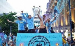 Man City diễu hành ăn mừng cú ăn 3 lịch sử