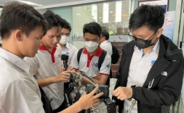 Sinh viên làm thiết bị chống ngập cho xe máy