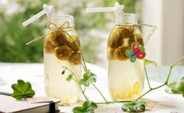 Cách ngâm sấu giòn ngọt đơn giản
