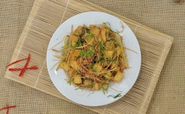 Cách làm nấm đùi gà rang muối chuẩn vị