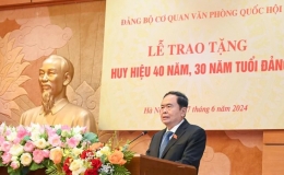 Chủ tịch Quốc hội Trần Thanh Mẫn dự Lễ trao tặng Huy hiệu 40 năm, 30 năm tuổi Đảng