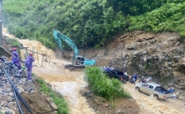 Hà Giang: Đường xuống sông Nho Quế thành thác, nhiều người mắc kẹt