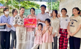 Hơn 200 suất cơm từ thiện đến với bệnh nhân tâm thần
