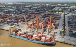 Nhập siêu quay lại sau 23 tháng