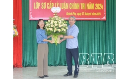 Quỳnh Phụ: Khai giảng lớp sơ cấp lý luận chính trị
