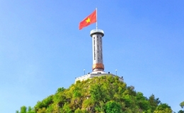 Cột cờ Lũng Cú dừng đón khách