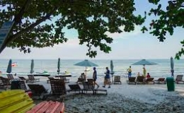 Nhu cầu du lịch hè 'lệch' về cuối tuần, vé máy bay vẫn là rào cản