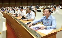 Quốc hội biểu quyết thông qua các dự án Luật