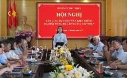 Thái Thụy: Bàn giao dự thảo văn kiện trình Đại hội Đảng bộ cấp xã sau sáp nhập