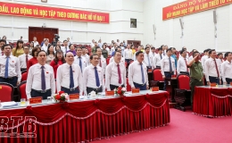 Kỳ họp thứ mười HĐND tỉnh khóa XVII, nhiệm kỳ 2021 – 2026 thông qua nhiều nghị quyết quan trọng và thành công tốt đẹp