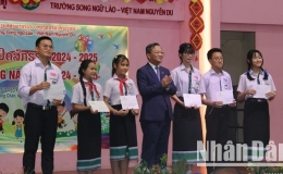 Trường song ngữ Lào-Việt Nam Nguyễn Du bế giảng năm học 2024-2025