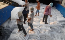 Giá gạo xuất khẩu liên tục giảm