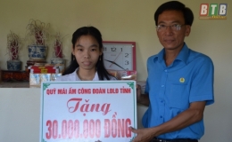 Trao nhà mái ấm công đoàn cho đoàn viên có hoàn cảnh khó khăn