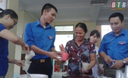 Tiền Hải: Tặng cháo cho bệnh nhân tại Bệnh viện Đa khoa Nam