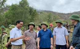 Chưa thể dùng trực thăng chữa cháy khi gió phơn thổi mạnh