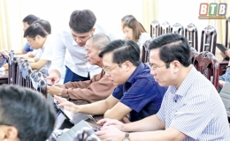 Hội đồng nhân dân tỉnh: Lần đầu tiên “họp không giấy tờ”