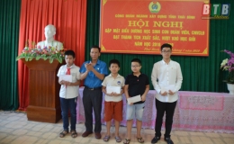 Tuyên dương học sinh đạt thành tích cao trong học tập