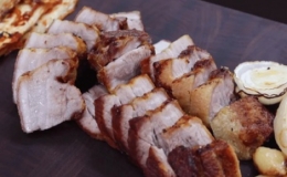 Thịt lợn nướng BBQ bằng nồi chiên không dầu