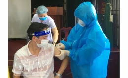 Triển khai tiêm vắc xin phòng Covid-19 mũi 1 cho công dân Trung Quốc