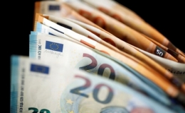 Đồng USD sắp ngang giá EURO