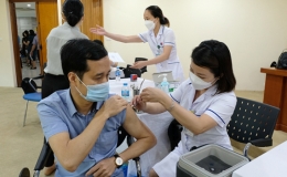 Tiếp tục đẩy nhanh tiến độ tiêm vaccine COVID-19