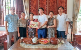 Trường THPT Mê Linh: Quan tâm hỗ trợ học sinh, giáo viên gia đình chính sách