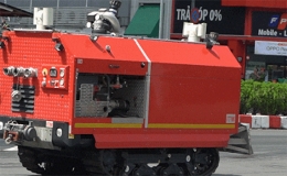 3 robot tham gia diễn tập chữa cháy