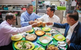 Bộ trưởng Ngoại giao Việt Nam, Singapore thưởng thức ẩm thực đường phố