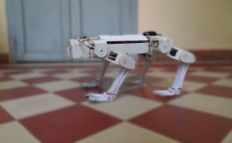 Học sinh chế tạo robot cứu hộ