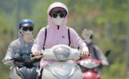 Miền Bắc nắng nóng, miền Nam mưa giông