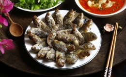 Cách làm cá rô rán giòn rưới cà chua chưng