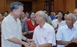 Chủ tịch nước Tô Lâm tiếp xúc cử tri tại tỉnh Hưng Yên