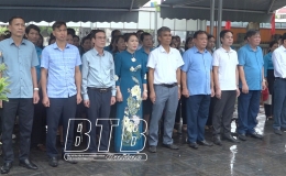 Liên đoàn Lao động huyện Đông Hưng dâng hương tưởng nhớ đồng chí Nguyễn Đức Cảnh