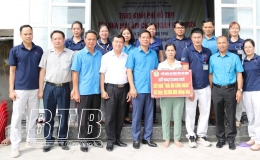 Liên đoàn Lao động huyện Tiền Hải: Trao kinh phí hỗ trợ xây nhà mái ấm công đoàn cho đoàn viên