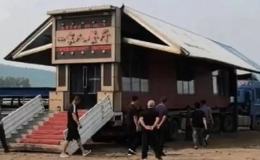 Xe tải biến thành nhà hàng di động trong vài phút