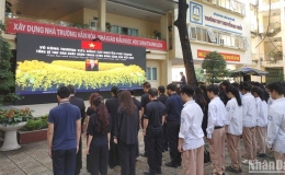 Xúc động Lễ tưởng niệm Tổng Bí thư Nguyễn Phú Trọng tại Trường THPT Nguyễn Gia Thiều