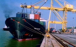 Xuất, nhập khẩu giảm trong nửa đầu tháng 8