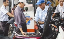 Xăng tăng 410 đồng mỗi lít