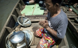 Nghề mò đáy sông tìm kho báu ở Bangkok