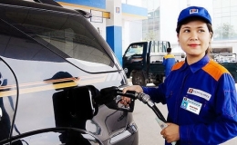 Giảm 300 đồng mỗi lít xăng dầu hàng tuần