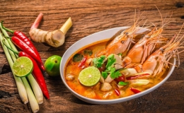 Cách làm lẩu Thái tom yum chua cay chuẩn như người bản địa