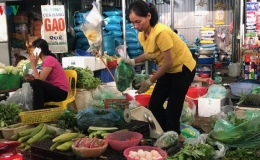 Giá rau xanh bắt đầu tăng mạnh sau mưa bão