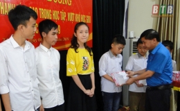 Tuyên dương 180 học sinh đạt thành tích cao trong học tập