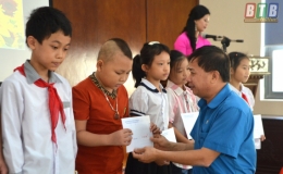 Biểu dương, khen thưởng con công nhân, viên chức, lao động vượt khó học giỏi
