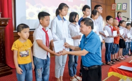 Nâng bước em đến trường