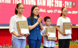 Tuyên dương học sinh đạt thành tích trong năm học 2018 – 2019