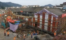 Di dời tòa nhà 100 năm tuổi khỏi dòng nước lũ ở Trung Quốc