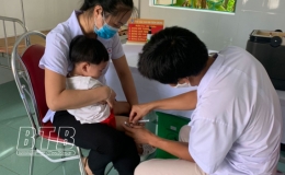 Đông Hưng bảo đảm an toàn cho 3.500 trẻ tiêm chủng mở rộng trước dịch Covid-19