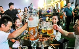 Hàng nghìn người đổ về lễ hội bia lớn nhất châu Á
