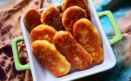 Trời mát làm ngay bánh táo chiên giòn nóng hổi